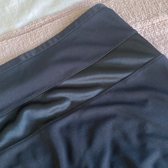 Black flows pencil skirt Express size small - Picture 5 of 7